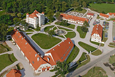 Schloss Wojanow in unmittelbarer Nähe Schloss Wojanow